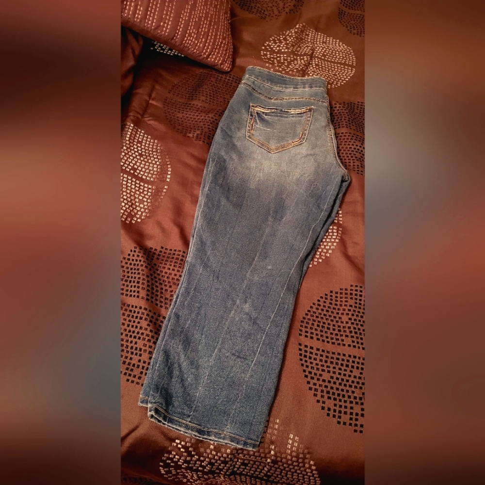 Medium Distressed Maurices Capri Jeans